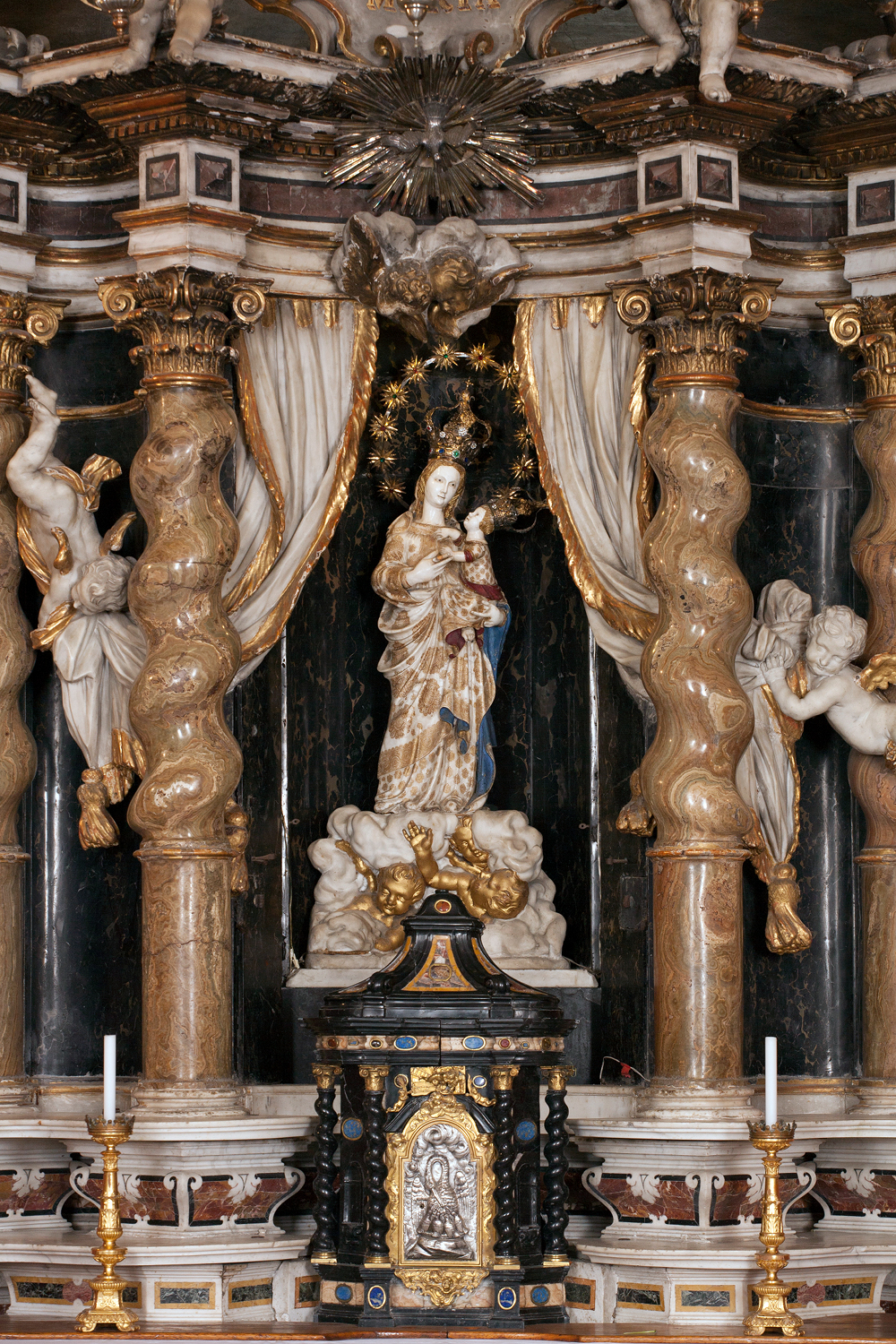 055 Altare della Cripta 1